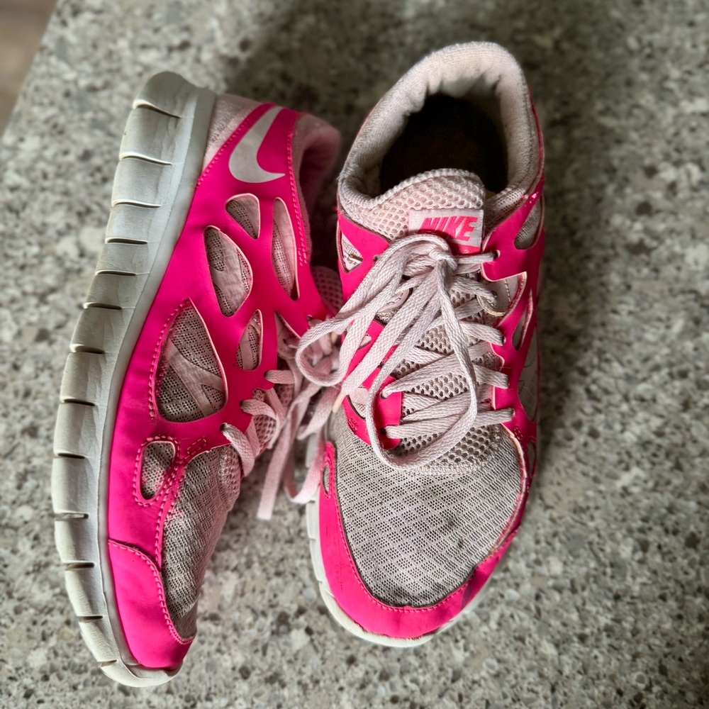 Nike l Women's Hot Pink Sneakers l Nike Free Run l Size : 8 - Picture 3 of 10